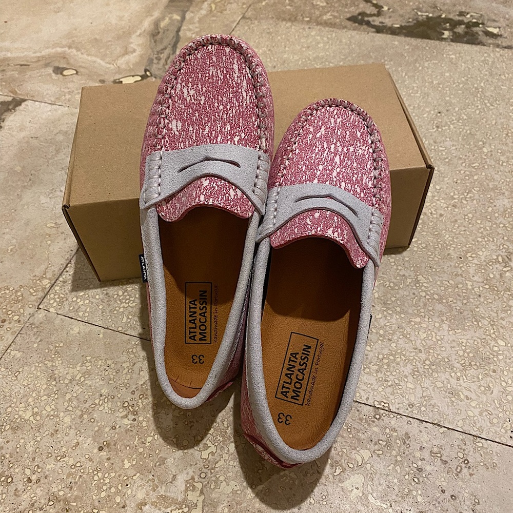 Atlanta Mocassin Fuchsia Pink Design with Natural White Detail size 33 EU